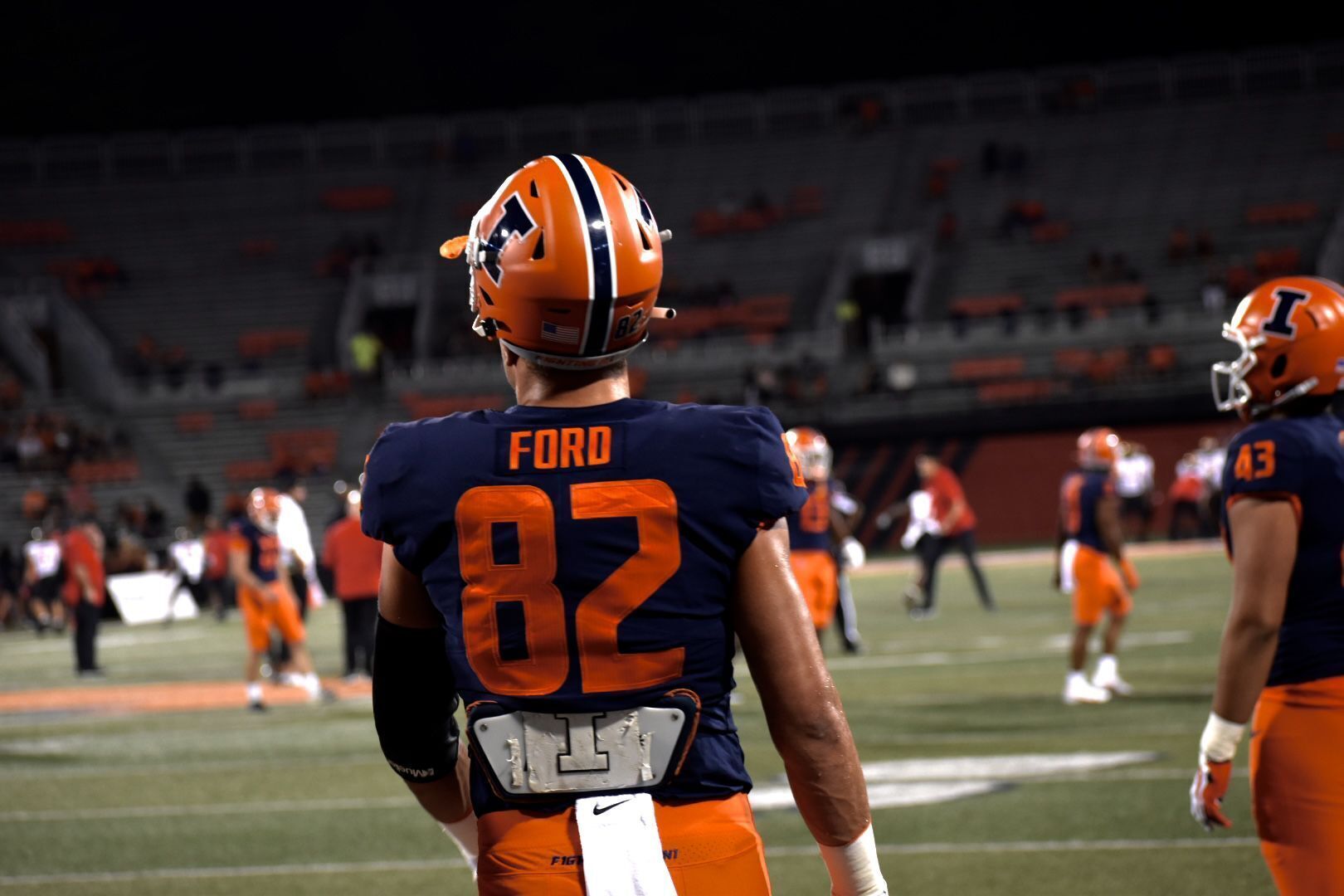 PHOTOS: Illinois warms up against Maryland